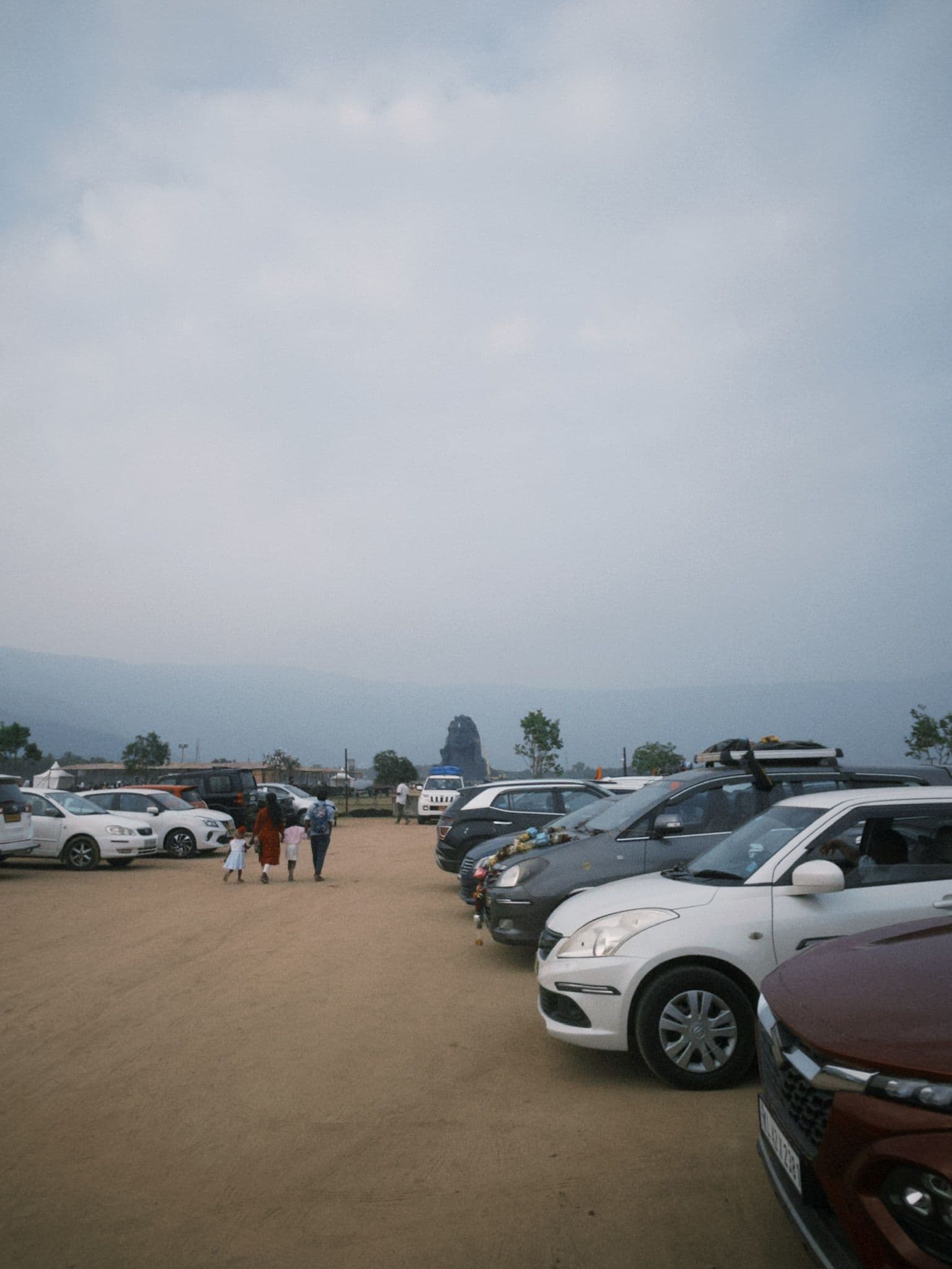 บรรยากาศระหว่างเดินทางเข้าสู่ Isha Yoga Center
